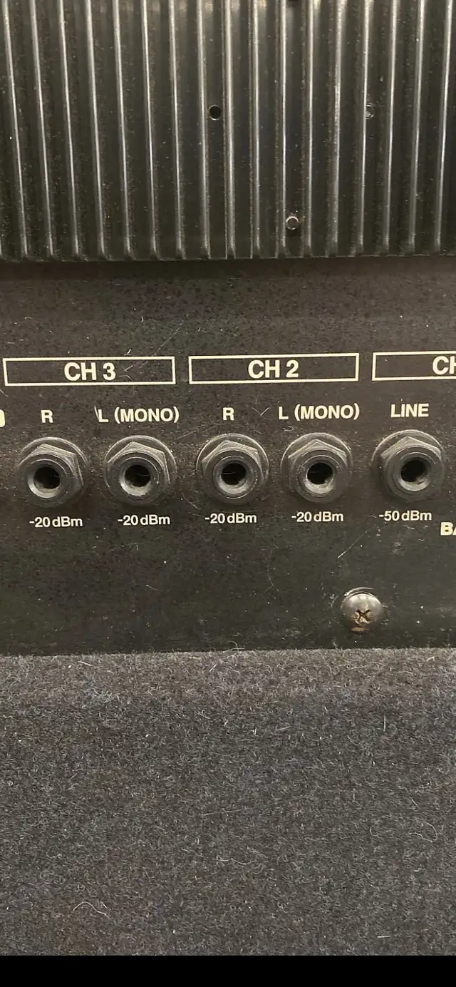 Roland stereo mixing keyboard amplifier KC-300 in Stereo Systems & Home Theatre in St. Albert - Image 3