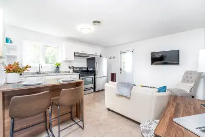 Bourget — 30 minutes east of Ottawa. Cozy ground floor, 1 bedroom fully-furnished apartment on a pri...