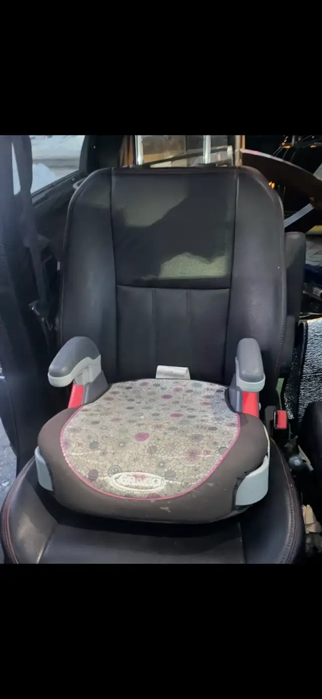 Booster Car Seat - Graco in Strollers, Carriers & Car Seats in Mississauga / Peel Region - Image 7