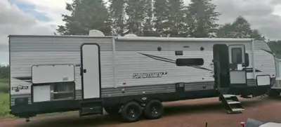 2021 sportsman 332bhkl camper. 37ft long it has 2 pop outs. Master bedroom in front with a brand new...