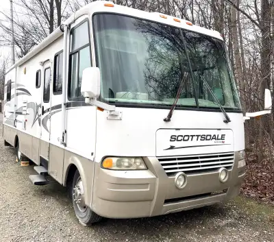 2003 Newmar coach Scottsdale Ford F-550 Super Duty Motorhome. High-end motorhome that’s durable, com...