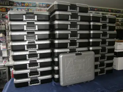 Lot de 26 Valise Identique en Plastique Vide Meccano idéal pour le Rangement - Troc-moi ça! de Charl...