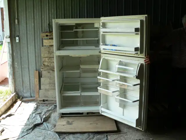 Réfrigérateur in Refrigerators in Laval / North Shore - Image 4