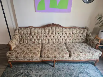 *Selling a beautiful, well-maintained 3-piece vintage living room set. *This set features a classic...