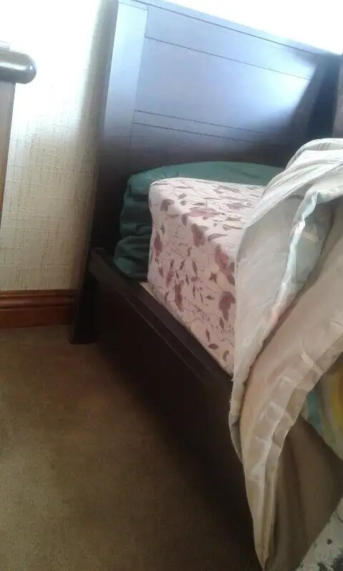 Lit très grand - king in Beds & Mattresses in Sherbrooke - Image 5