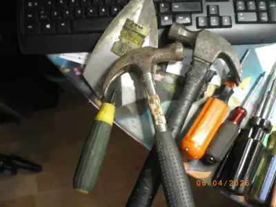 Coffre avec plusieurs  outils., View more