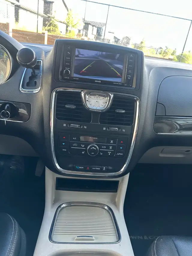 2013 Chrysler Town & Country  in Cars & Trucks in Edmonton - Image 10
