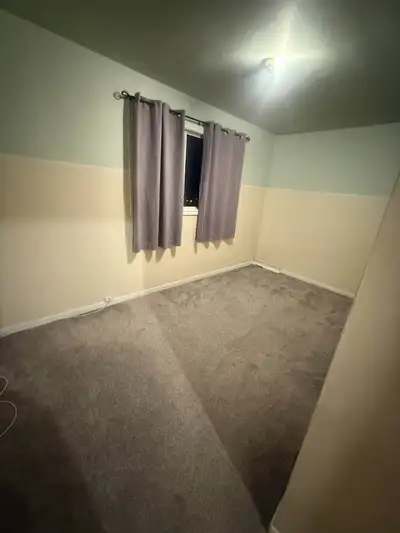 Looking for female roommate. close to downtown, timhortons, subway, McDonalds, polo park etc.. share...