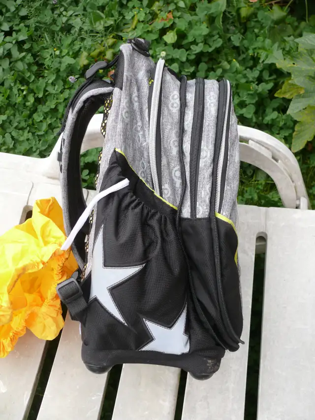 Elementary school orthopedic backpack in Bags & Luggage in Markham / York Region - Image 7