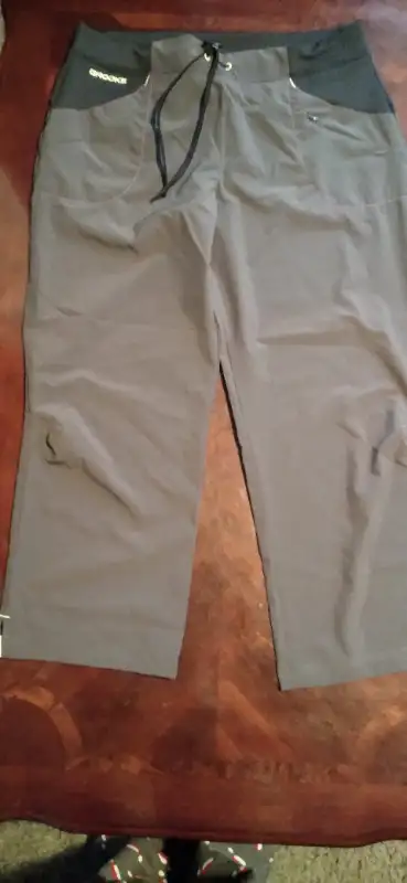 Womens Brooks capris pants size medium, View more