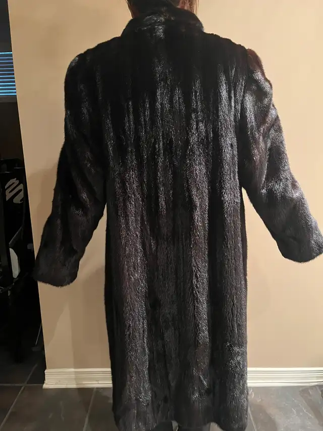 BLACK DIAMOND FEMALE MINK COAT/MANTEAU DE FOURRURE VISON FEMELL in Women's - Tops & Outerwear in Laval / North Shore - Image 6