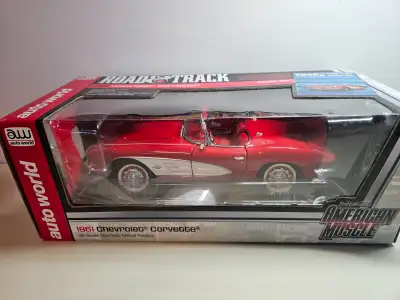 Diecast 1/18 Chevrolet Corvette 1961. Très détaillés.