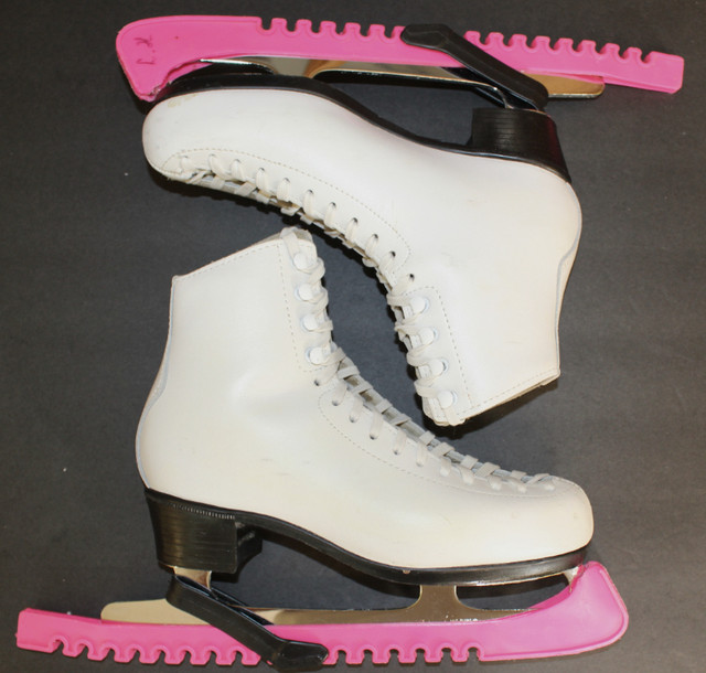 Risport LASER Figure Skates in Size 38 (US7.5, 255 mm) w CCM Bag in Skates & Blades in Regina - Image 3