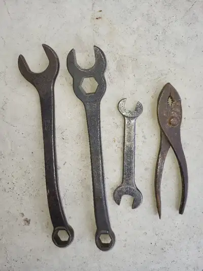 Set of 4 FORD tools