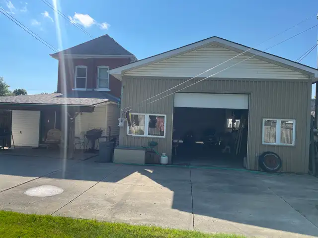 House with large shop for sale Stratford