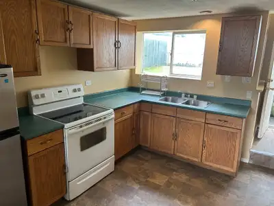 In Crescents , quiet and safe location just few blocks from Downtown, 2 bedroom basement suite in ho...
