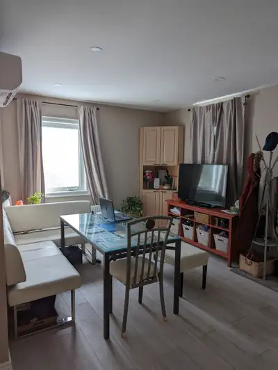 Collingwood Area - 2 Bedroom Apartment - Utilities Included.