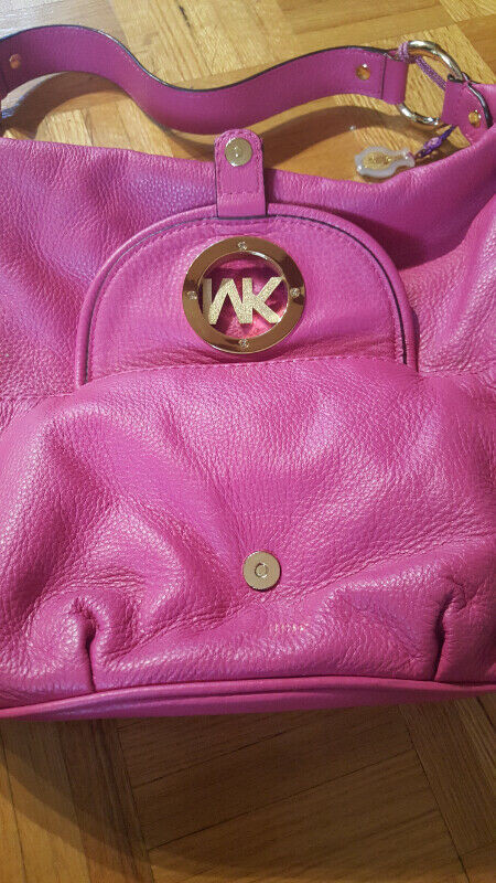 Sacoche Micheal Kors Hot pink authentique dans Femmes - Sacs et portefeuilles  à Ville de Montréal - Image 3