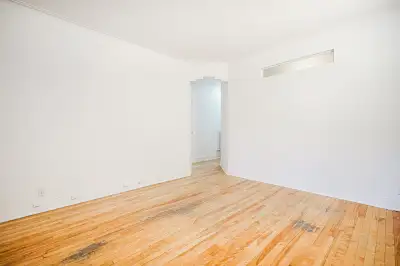 Voici un bel appartement spacieux de 4 ½ 2 chambres à Montréal