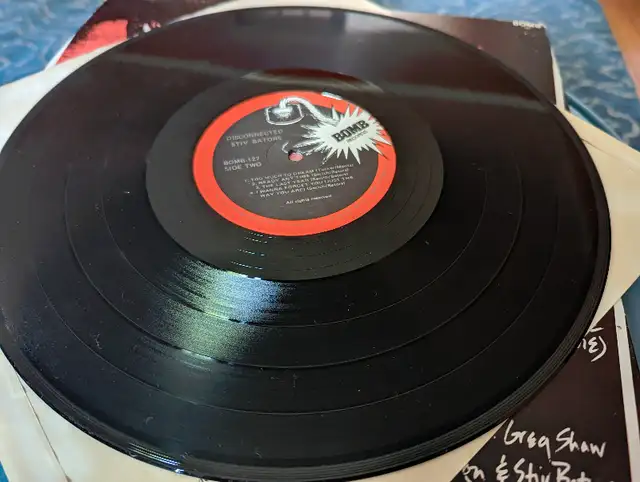Vintage vinyl!  Pristine copy.  Stiv Bators - Disconnected.63351296701059122