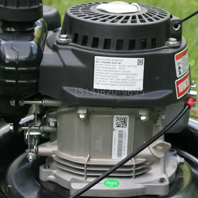 Tondeuse à gazon essence gaz Yard Machines 132cc OHV lawn mower in Lawnmowers & Leaf Blowers in City of Montréal - Image 8