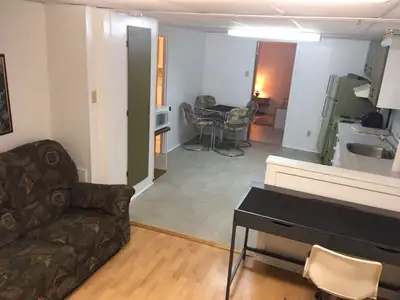Logement 2-1/2 s-sol maison privé