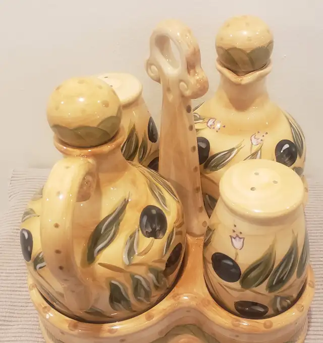 5-piece Cruet Set, Hand painted, Provincial Olives Collection *N in Kitchen & Dining Wares in City of Toronto - Image 4