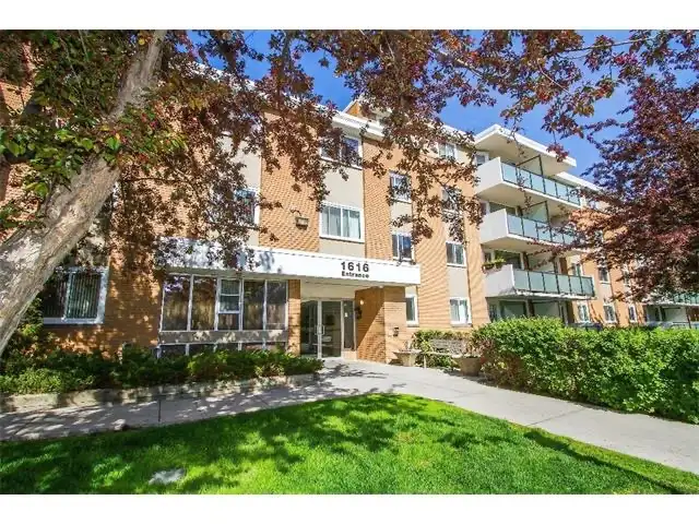 Hillhurst 2 Beds 1 Bath Apartment for $222000CAD