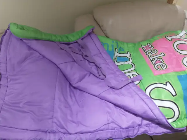Girls sleeping bag in Fishing, Camping & Outdoors in Kitchener / Waterloo - Image 4