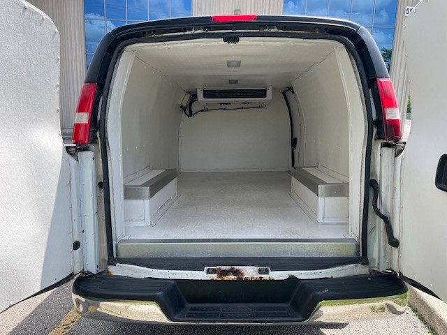 2016 GMC Savana 3500 cargo van with reefer unit in Cars & Trucks in Oakville / Halton Region - Image 3
