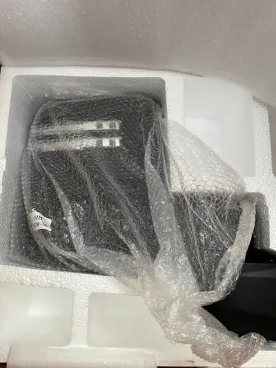 To fit 2024/25 GMC 2500 and 3500. Power, lights and heated. Bought and never installed. New in box....