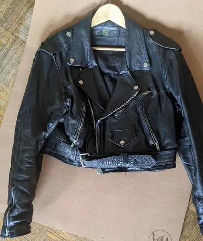 VINTAGE MOTORCYLE STYLE SHORT LEATHER JACKET (MEN'S M), View more
