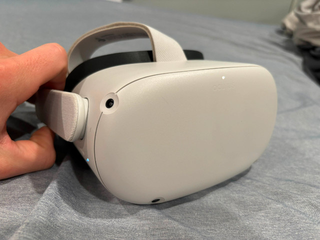 Oculus Quest 2 64 Gb in Other in Cape Breton - Image 3