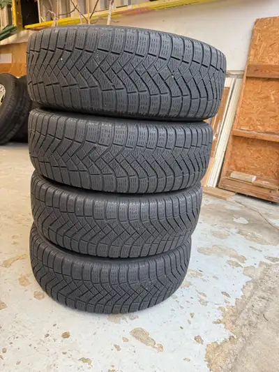 USED Pirelli Ice Zero 195/65 R15 (set of 4) medium use has 1-2 seasons left in them Please text 416-...