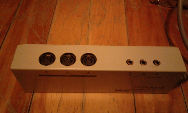 ROLAND MIDI PROCESSING UNIT in Amps & Pedals in Ottawa - Image 3