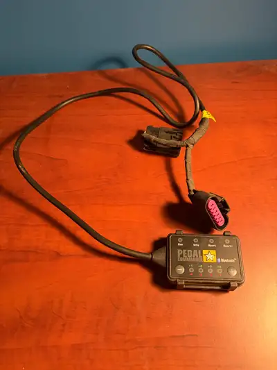 Hey, I’m selling my pedal commander. It works great! It came with my truck when I bought it, but bra...