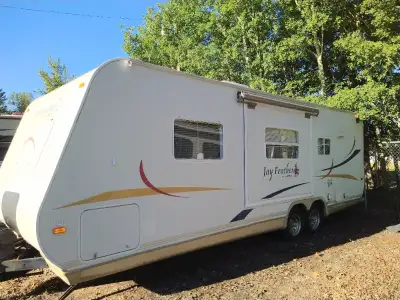 Nice trailer, all aluminul frame, 27 feet long, with slide out, bumper pull, 2 batteries, 2 propane...