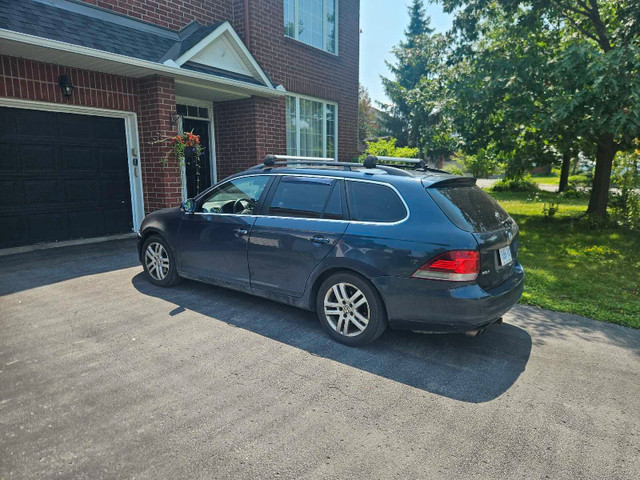 2010 Volkswagen Golf SportWagen in Cars & Trucks in Ottawa - Image 2
