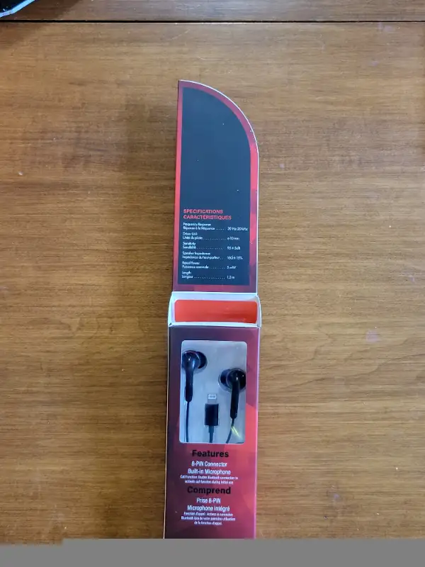 Brand New Earbuds /w Mic in Cell Phone Accessories in Kingston - Image 3