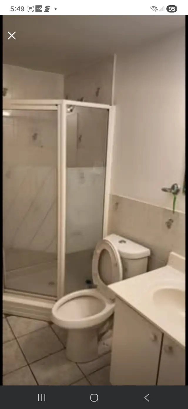 1 room basement for rent.Unfurnished, shared bathrooms/kitchen in Room Rentals & Roommates in Oakville / Halton Region - Image 9