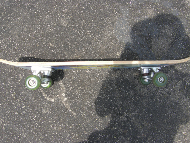 Skateboard Variflex, trucks, wheels and parts in Skateboard in Markham / York Region - Image 4