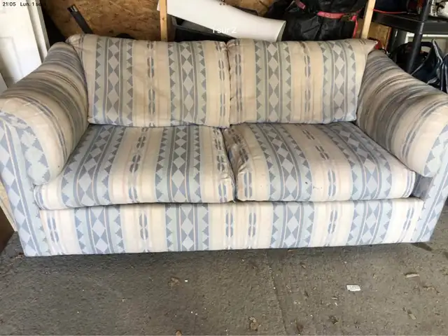 causeuse en tissus 125$ in Couches & Futons in Trois-Rivières - Image 3