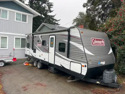 For sale 26BHS Dutchmen Coleman Lantern Edition. Sleeps 6+ people Kitchen: 3 burner stove, small ove...