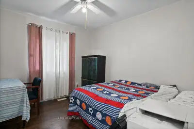 Room with shared kithchen and dining room