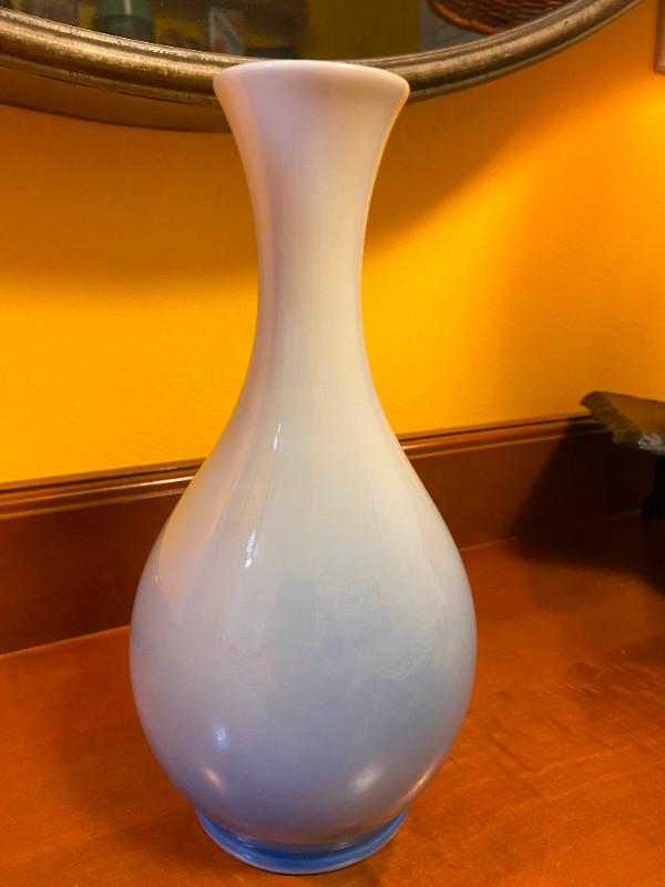 Vintage Royal Copenhagen Vase 863-51 Apple Blossom Bud Vase in Arts & Collectibles in Oshawa / Durham Region - Image 3