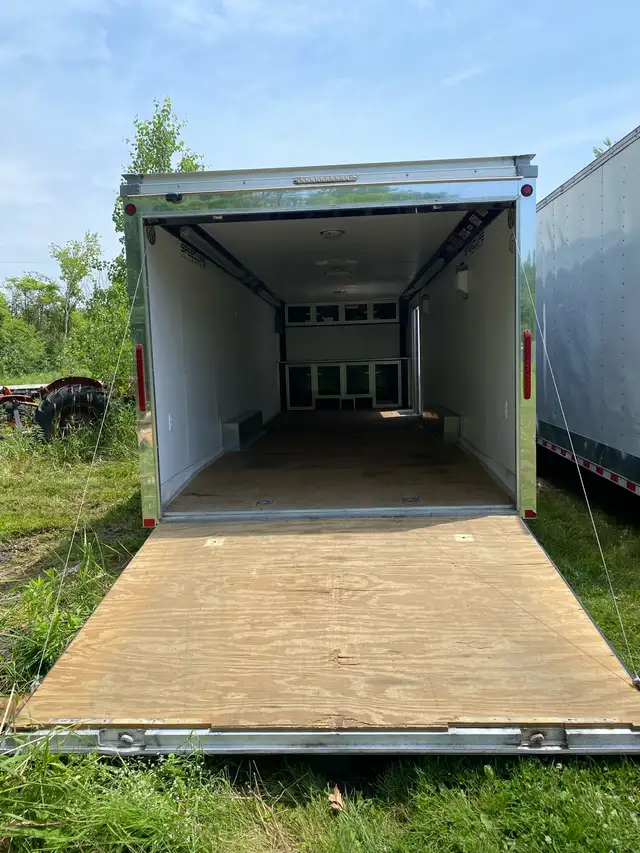 2011 30’ Royal Car trailer  in Cargo & Utility Trailers in Markham / York Region - Image 4