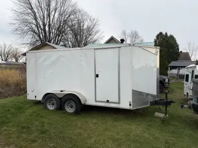 REMORQUE Fermer avec Unité Lavage Pression Année : 2021 Unité de lavage - 2018 Remorque 4000PSI 4 GP...