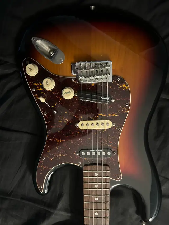 Squier Classic Vibe 60’s strat $450 obo in Guitars in Brockville - Image 3