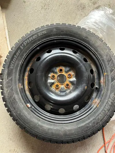 Hankook Winter Tires with rim A set of 4 tires Size 225/55R17 Only used one season 10000km