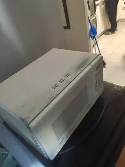 I'm selling a Samsung microwave. This is a used microwave. It's great for heating up leftovers or ma...